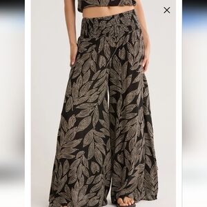 Elan Smocked Waist Printed Palazzo Pant.